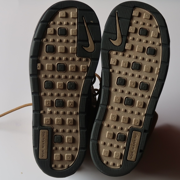 Nike Woodside 2 High ACG Boots Youth - Picture 2 of 5